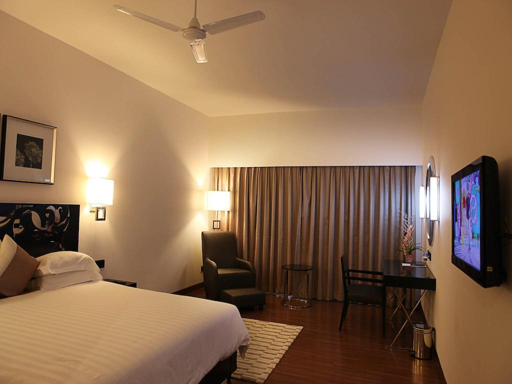 The Kay Hotel Vijayawāda Стая снимка